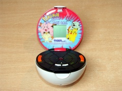 Pokemon Poke Ball by Tiger Electronics